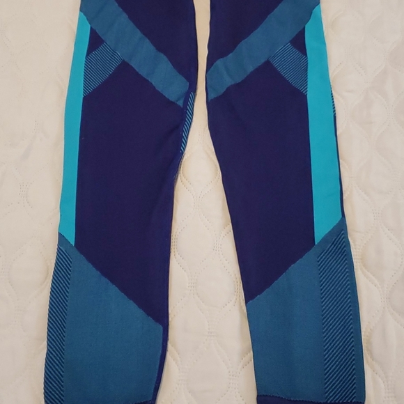 VICTORIA'S SECRET PINK Cool and Comfy Leggings Med - Picture 4 of 14